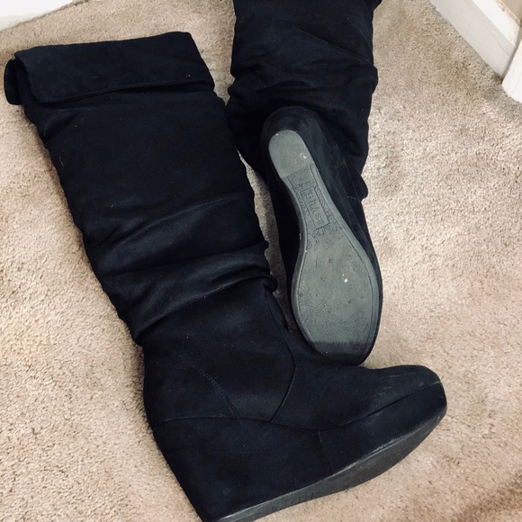 Black knee boots - Picture 1 of 2